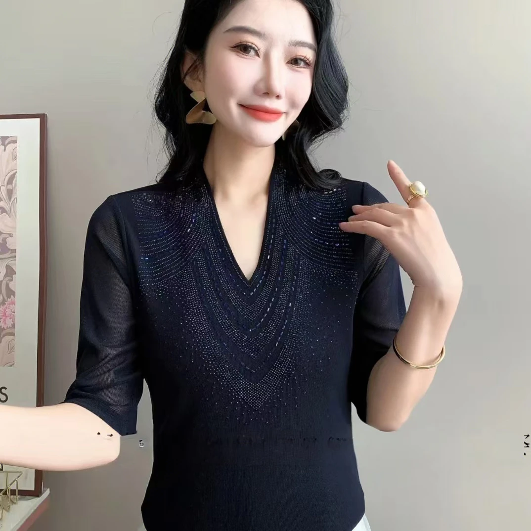 新款8113时尚百搭显瘦气质洋气烫钻V领女士打底衫