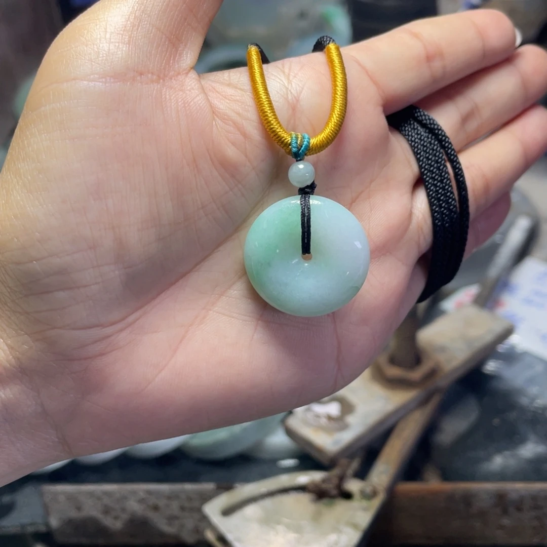 颈饰未镶嵌翡翠多样性