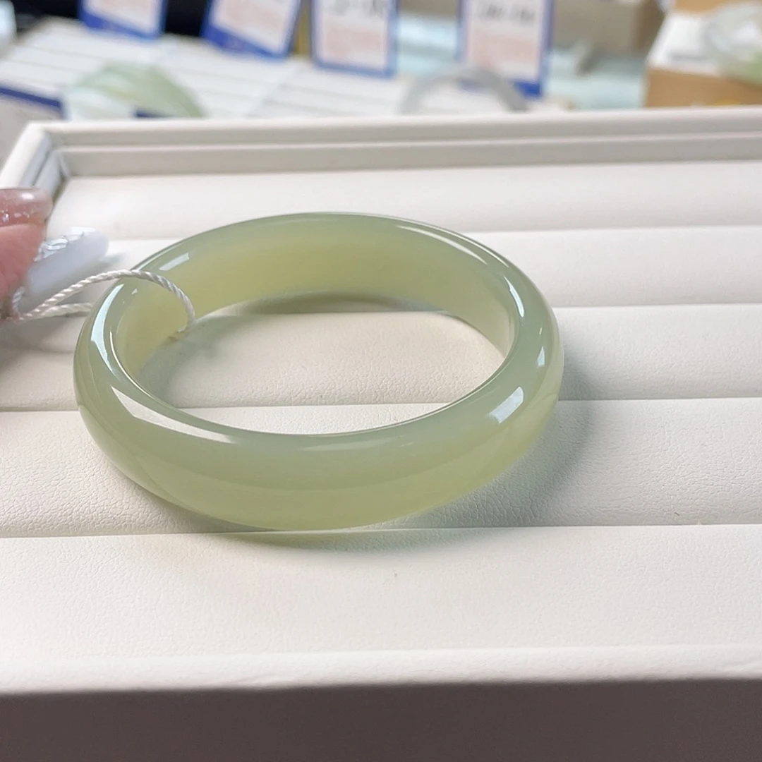 和田玉未镶嵌手镯冰葡萄肉，完美今日推荐