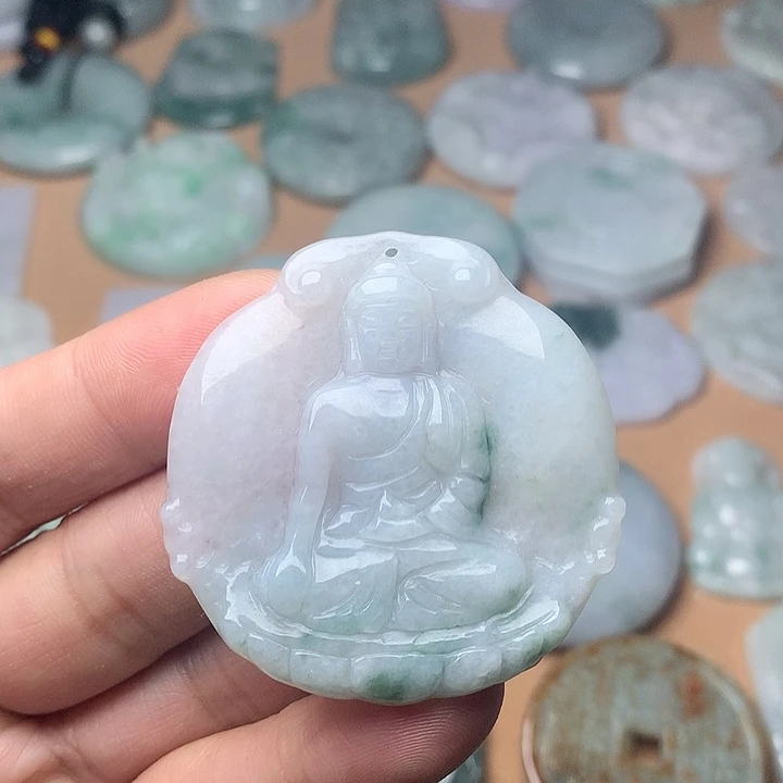 翡翠未镶嵌颈饰大日