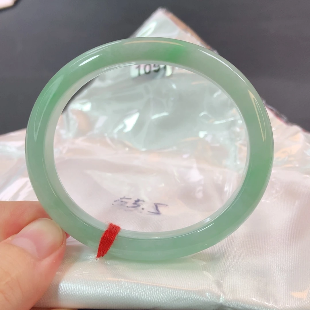 翡翠手镯（贵妃镯）未镶嵌1097号