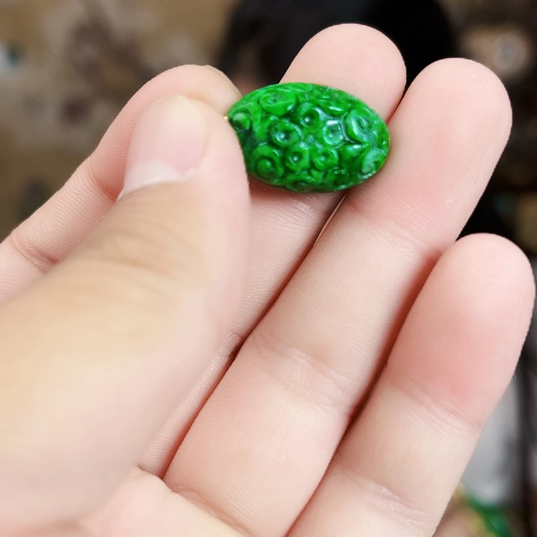 翡翠18K金镶嵌颈饰吊坠