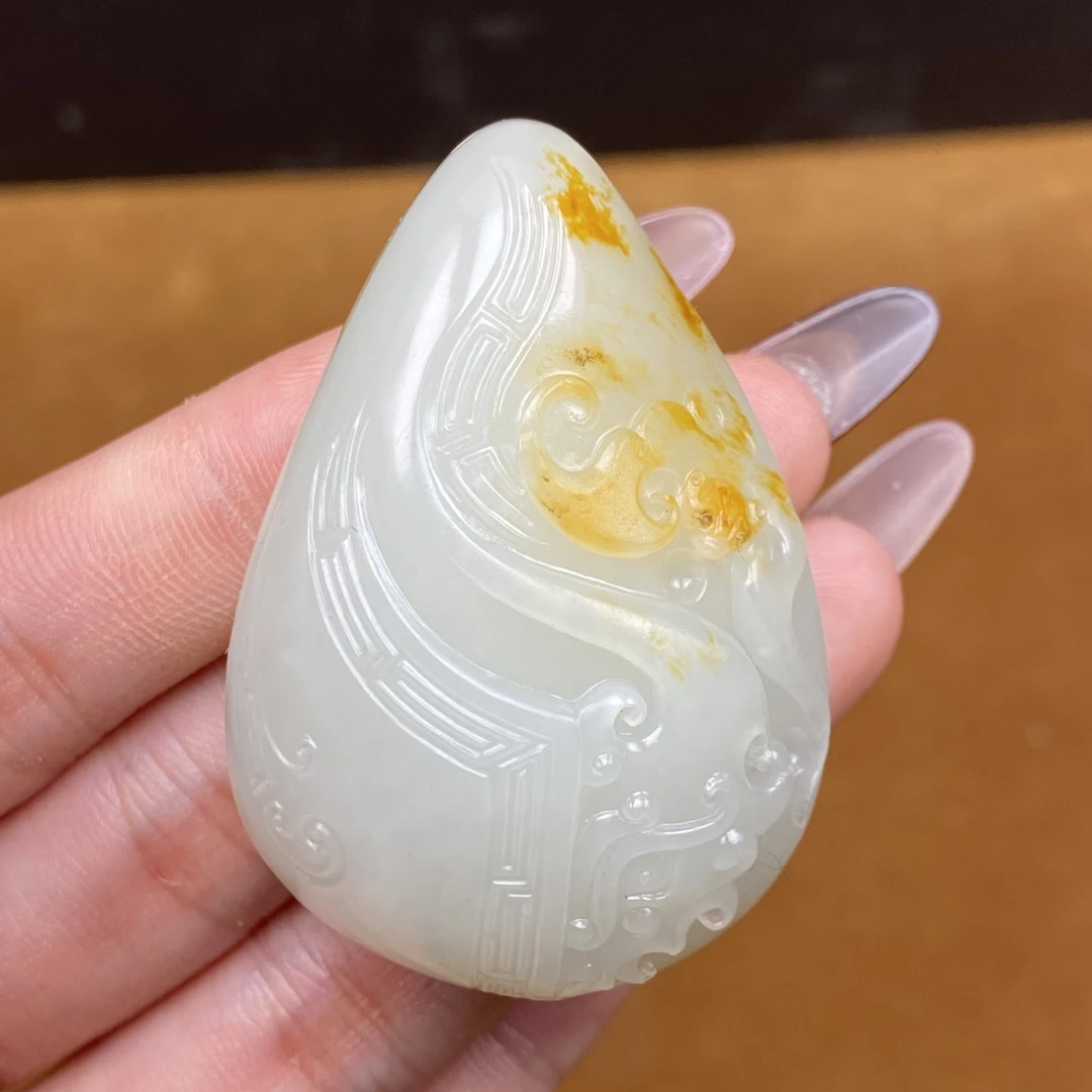 和田玉精雕守护挂件