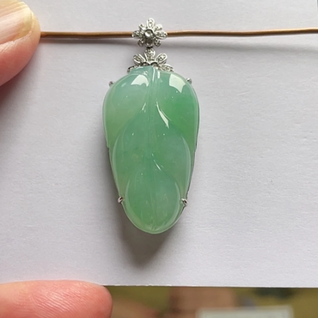 【闪购商品】吊坠(不含链)18K金镶嵌翡翠