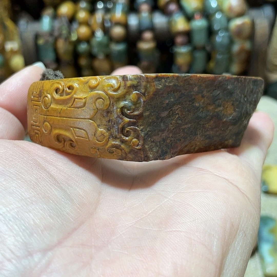 岫岩河磨玉（透闪石质玉）挂件未镶嵌朱*大