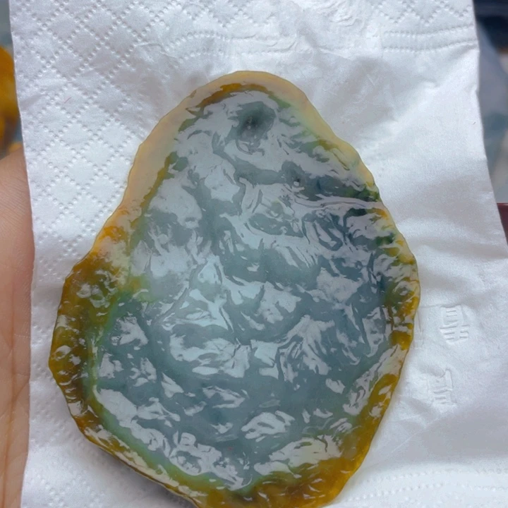 翡翠挂件未镶嵌翡翠