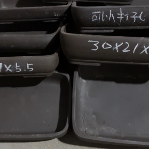 100-8。     微瑕。