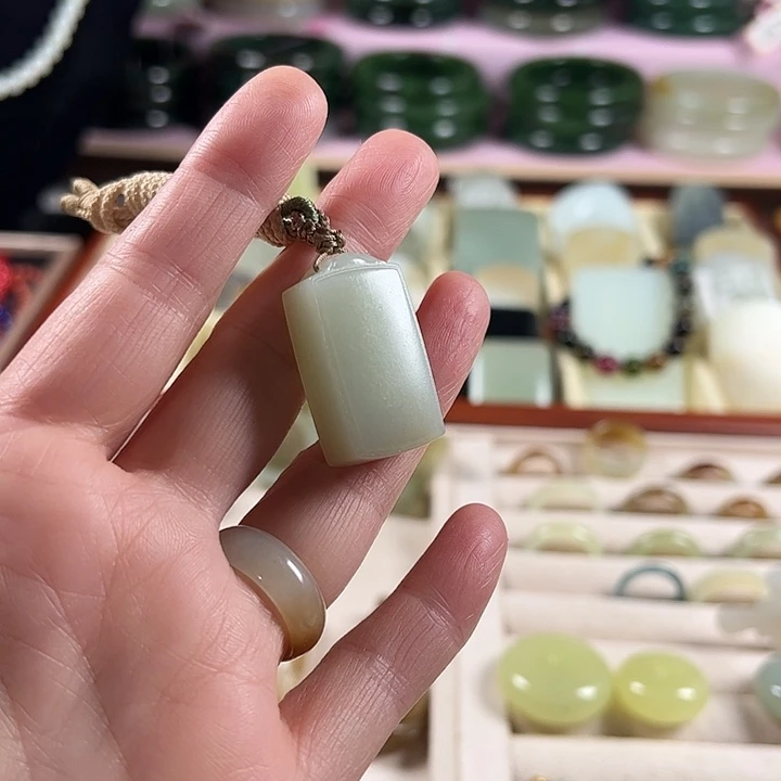 和田玉（糖玉）未镶嵌颈饰