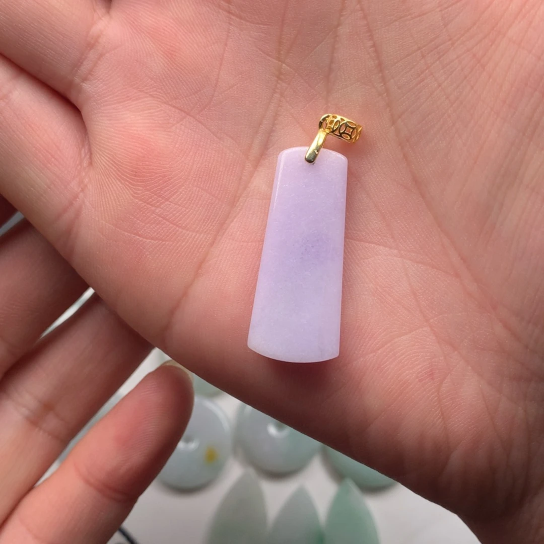 翡翠颈饰未镶嵌财****贝