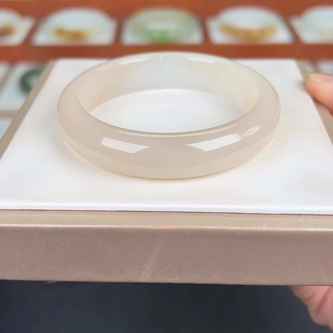 和田玉未镶嵌手镯和田玉藕粉手镯