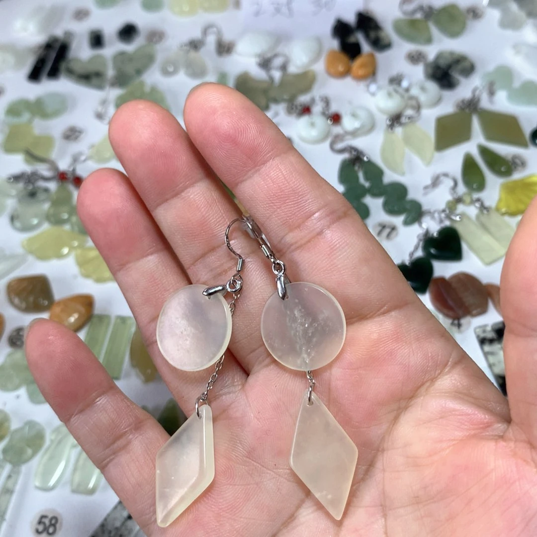 蛇纹石玉未镶嵌耳环