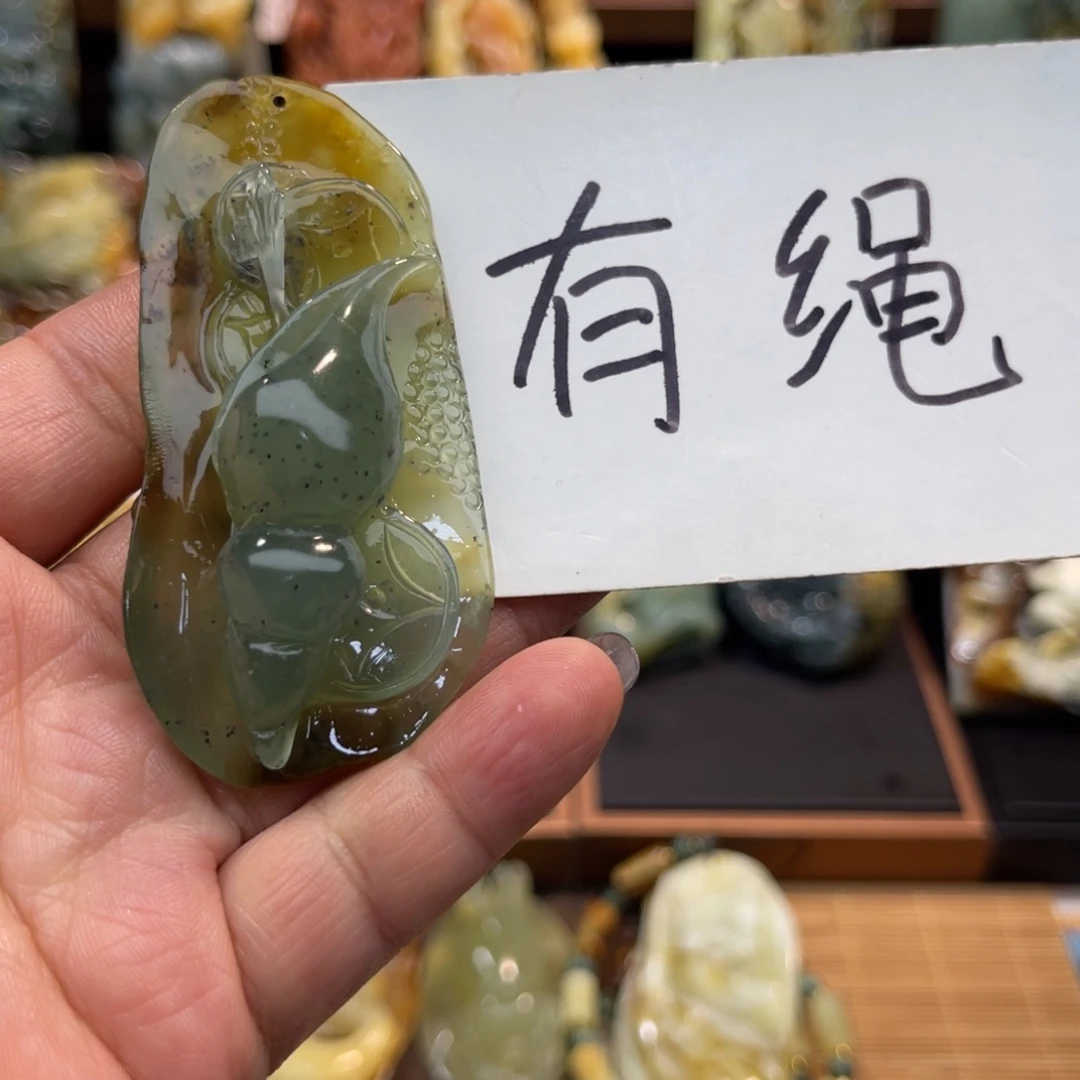 蛇纹石玉未镶嵌颈饰
