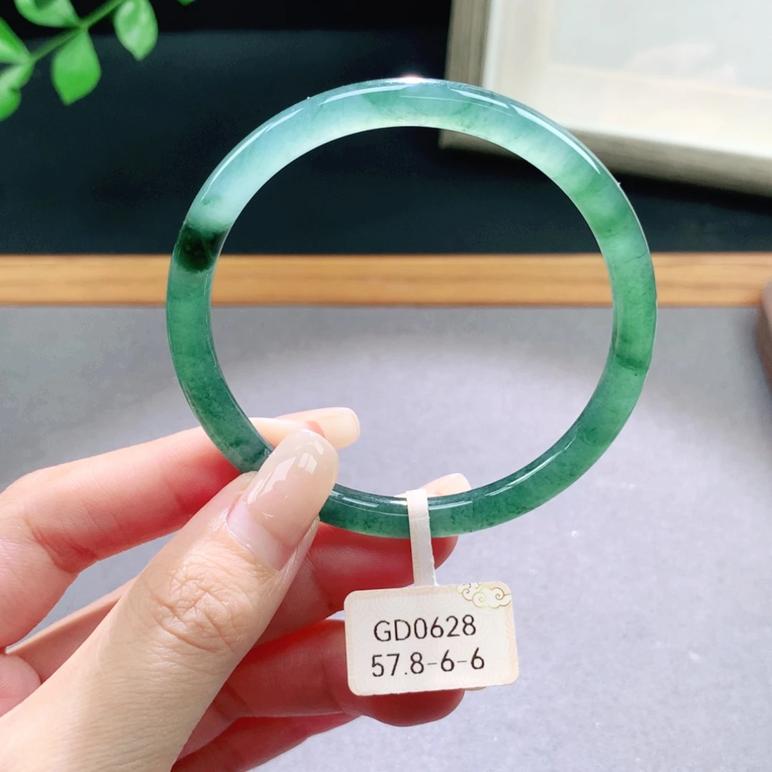 翡翠手镯未镶嵌天然