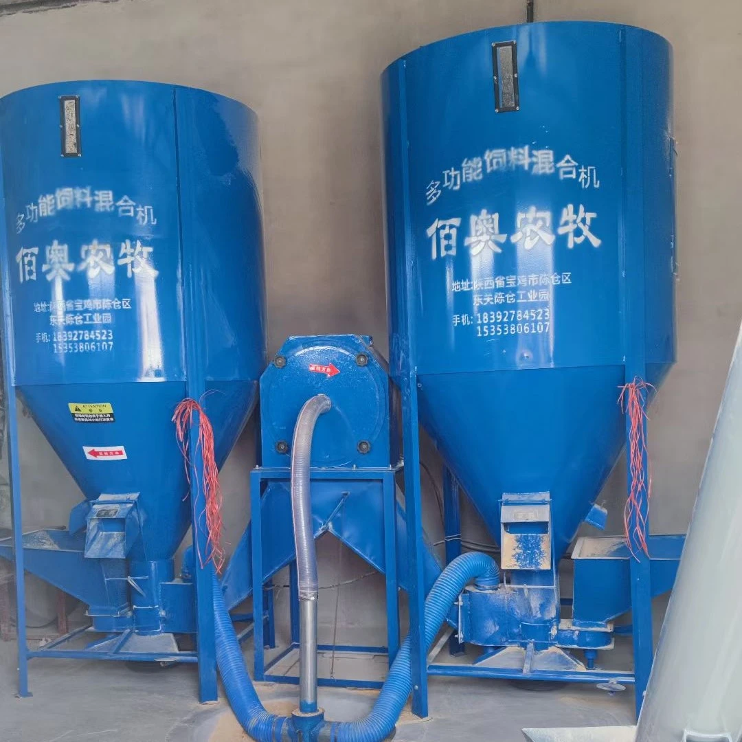 立式无尘双胞胎饲料粉碎搅拌一体机粉碎机拌料饲料搅拌机。