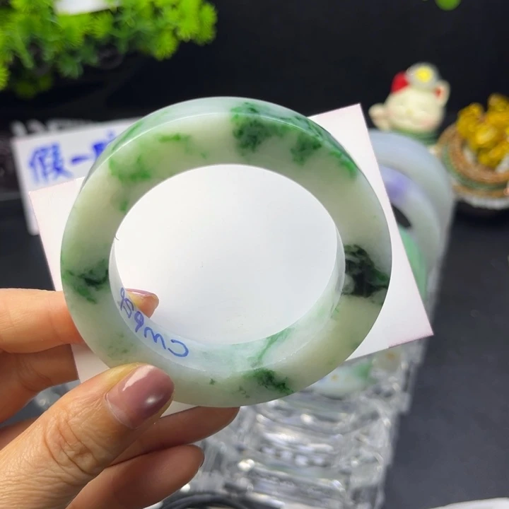 定制翡翠未镶嵌手镯