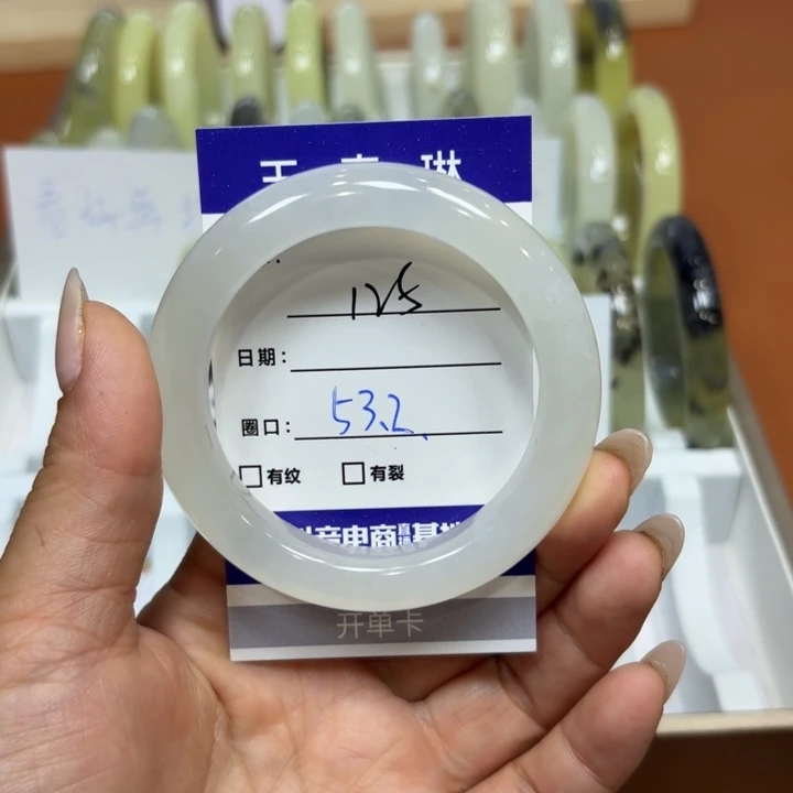 未镶嵌岫玉手镯天然