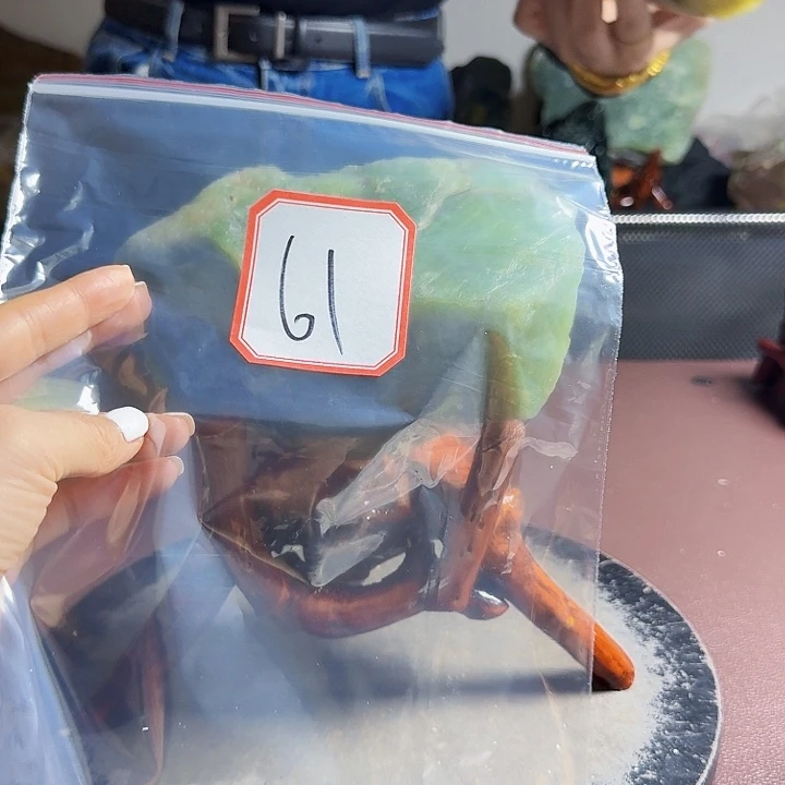 战***歌蛇纹石玉未镶嵌天然岫玉