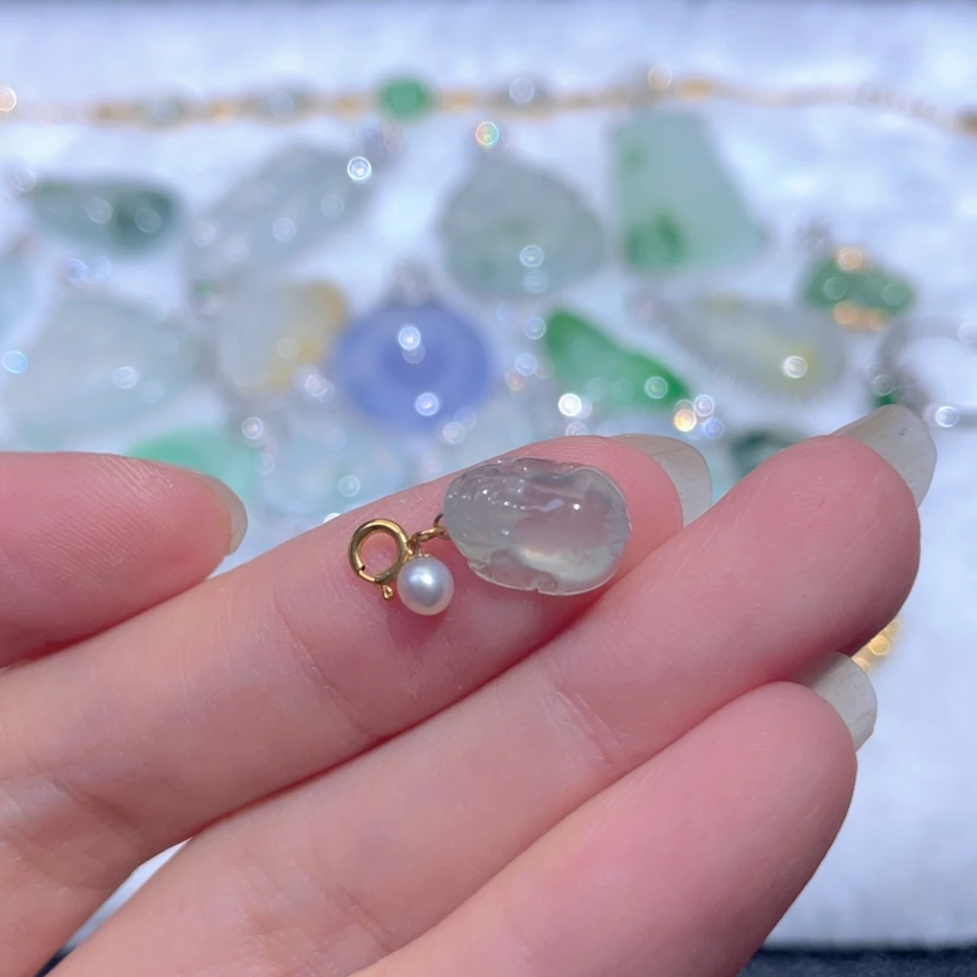 翡翠18K金镶嵌颈饰翡翠