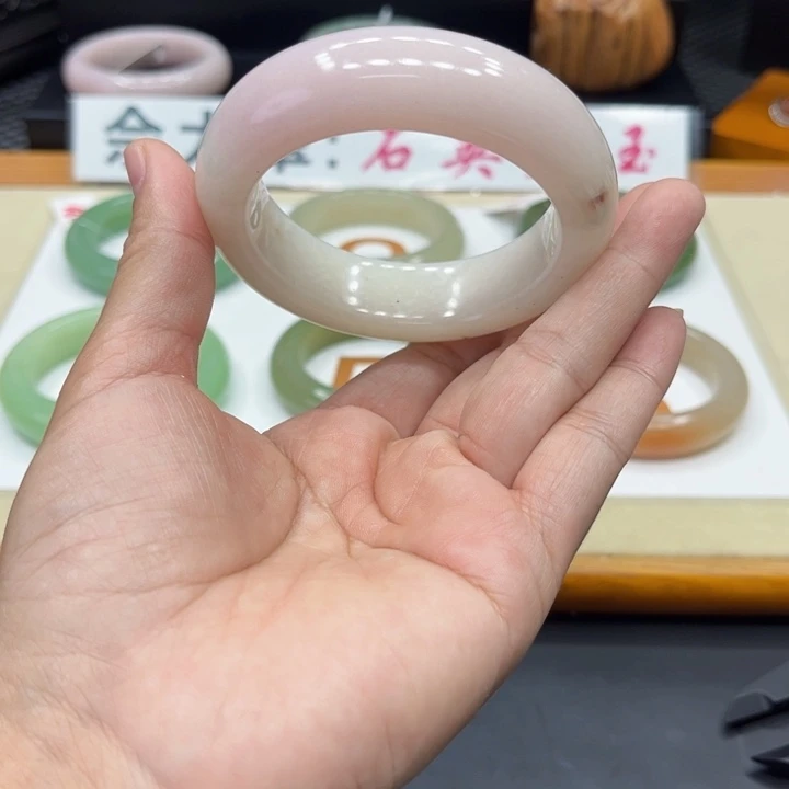 未镶嵌手镯石英质玉黑***妞