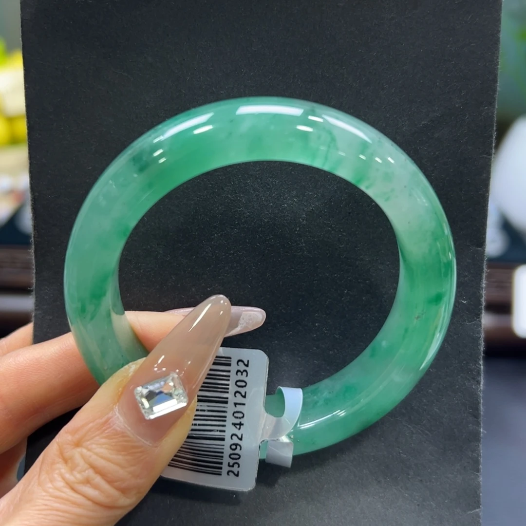 石英质玉（非洲翠）未镶嵌手镯55-56