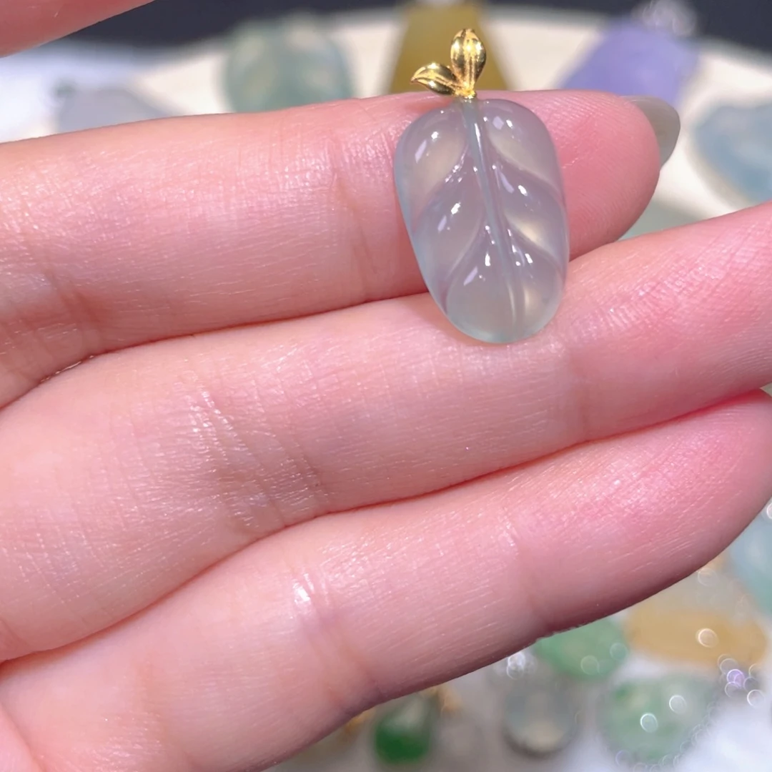 翡翠18K金镶嵌颈饰翡翠