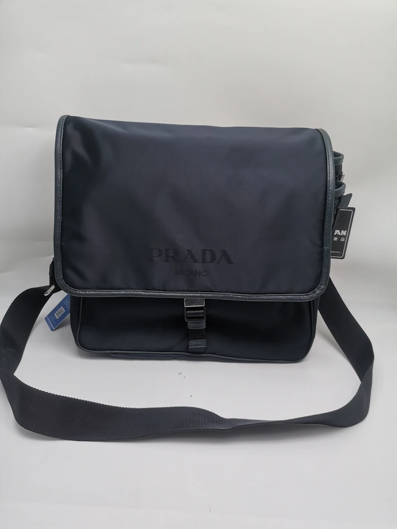 95新 Prada/普拉达 97新 18253 普拉达尼龙单扣斜挎包 时尚休闲