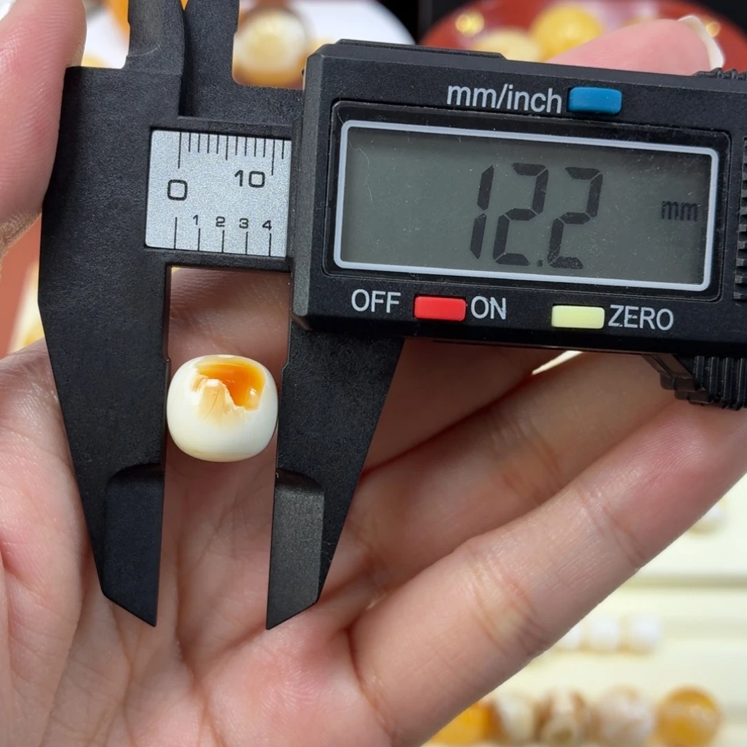 琥珀未镶嵌珠宝奇石乌料瓷白溶洞红沁老型12mm