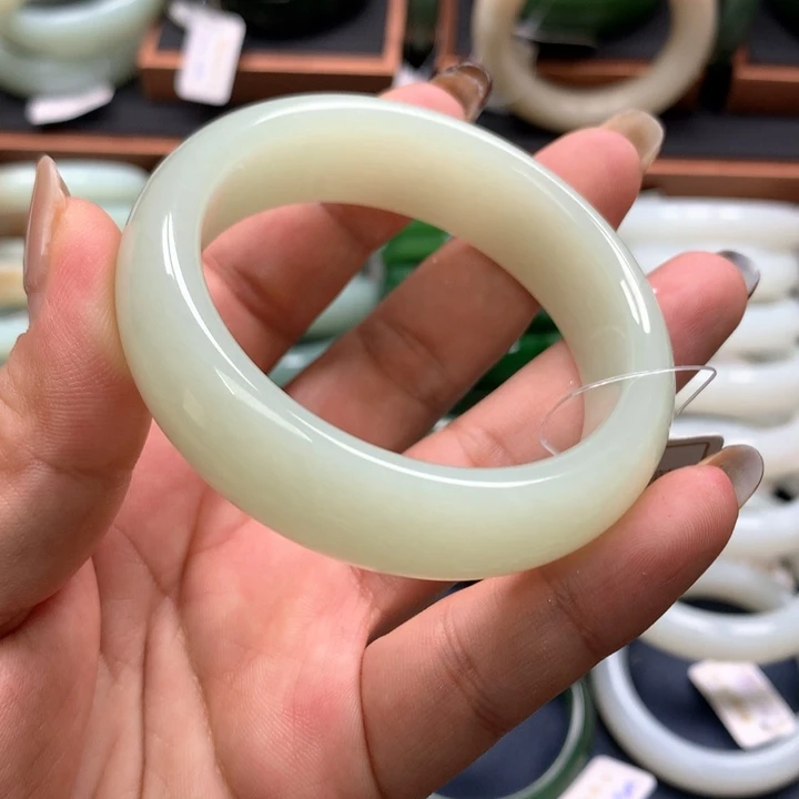 【闪购商品】未镶嵌手镯和田玉