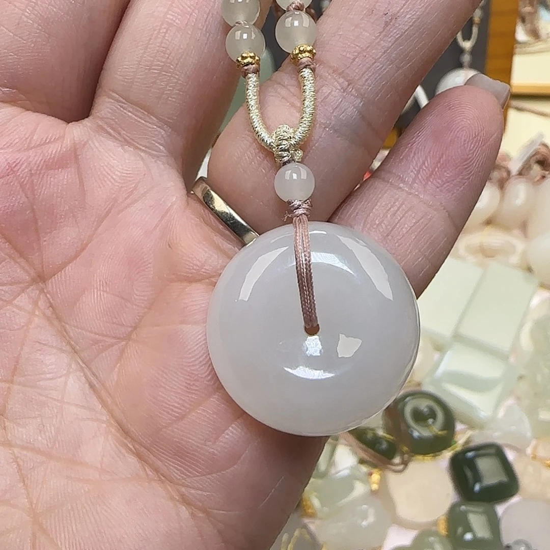 魏***双和田玉未镶嵌颈饰