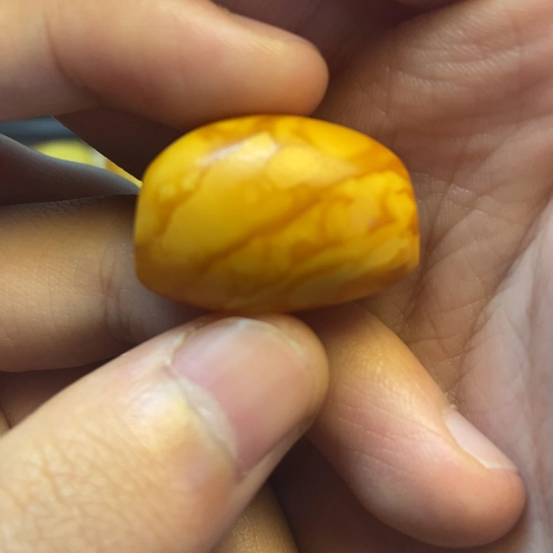 蜜蜡未镶嵌珠宝奇石