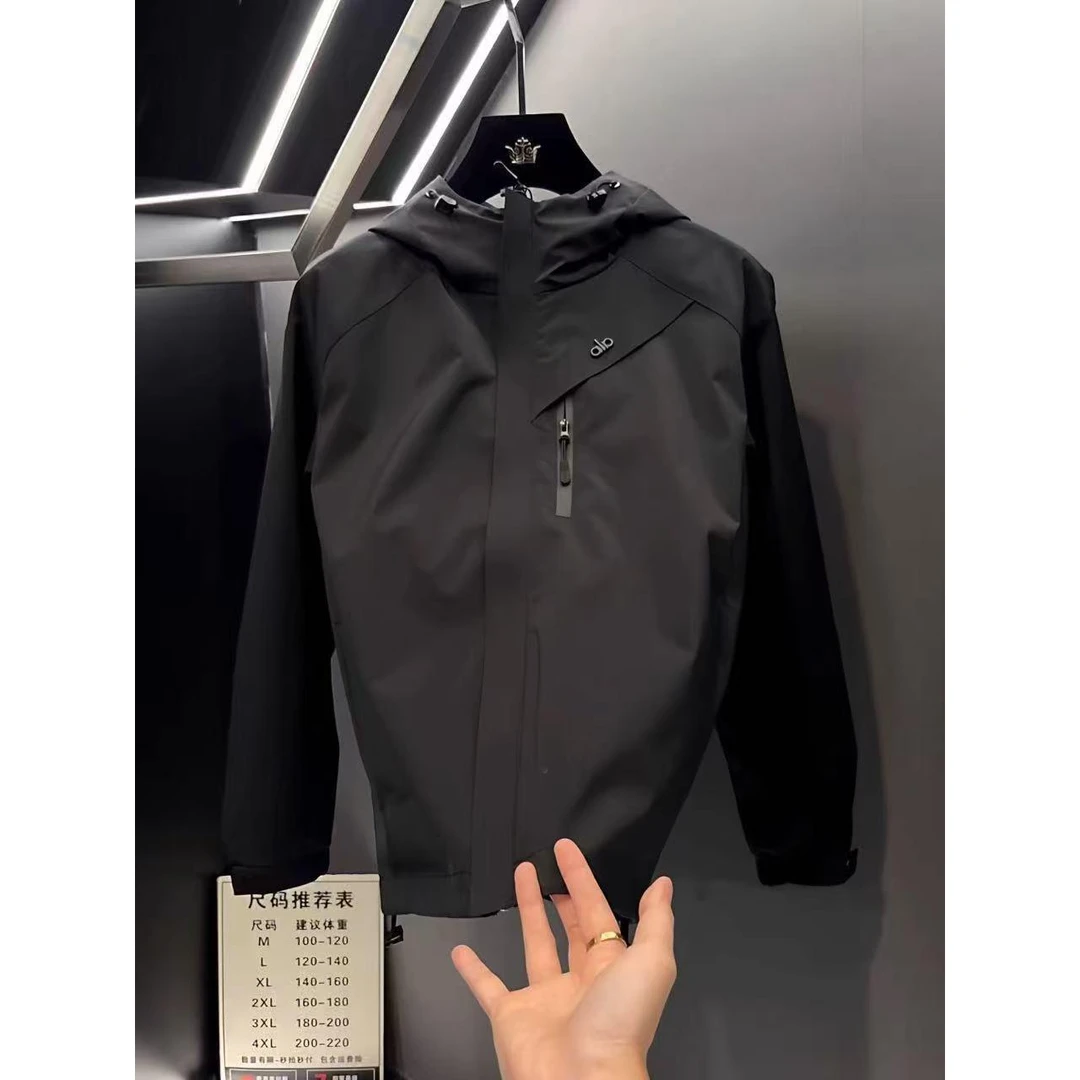 2025春秋新款户外冲锋衣连帽简约时尚防风轻奢休闲服夹克外套男士