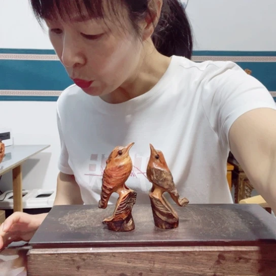 抓***频百年树的设计风格
