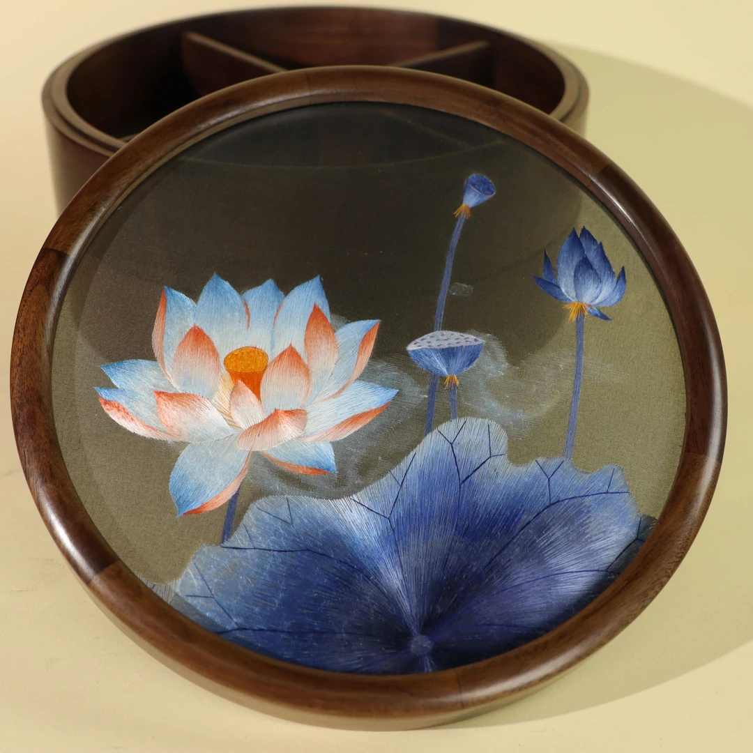 【荷花】非遗苏绣纯手工荷花胡桃木干果盒