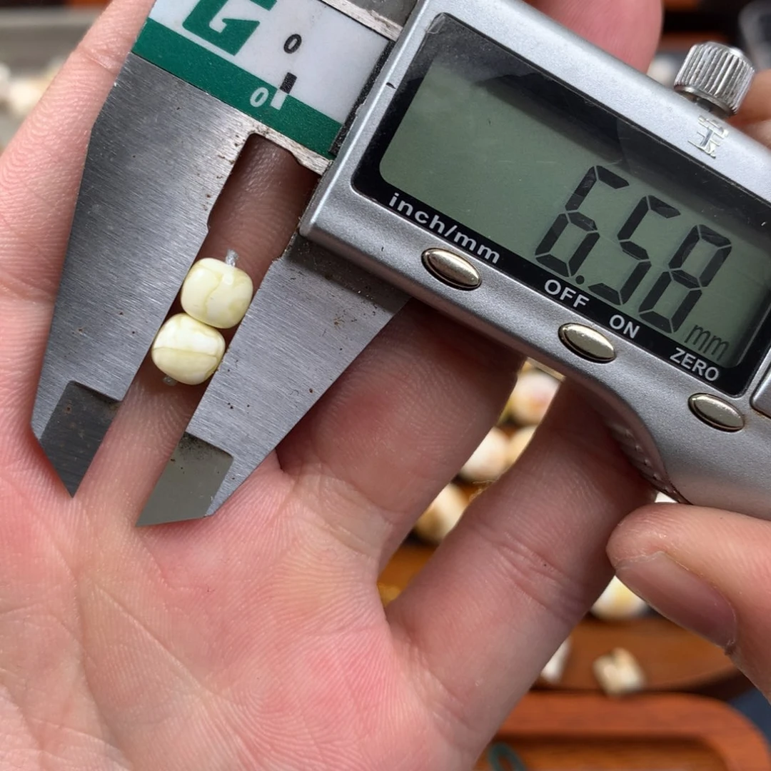 未镶嵌琥珀珠宝奇石