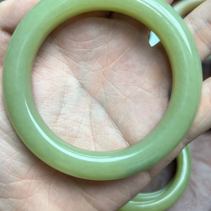 归***6未镶嵌手镯和田玉