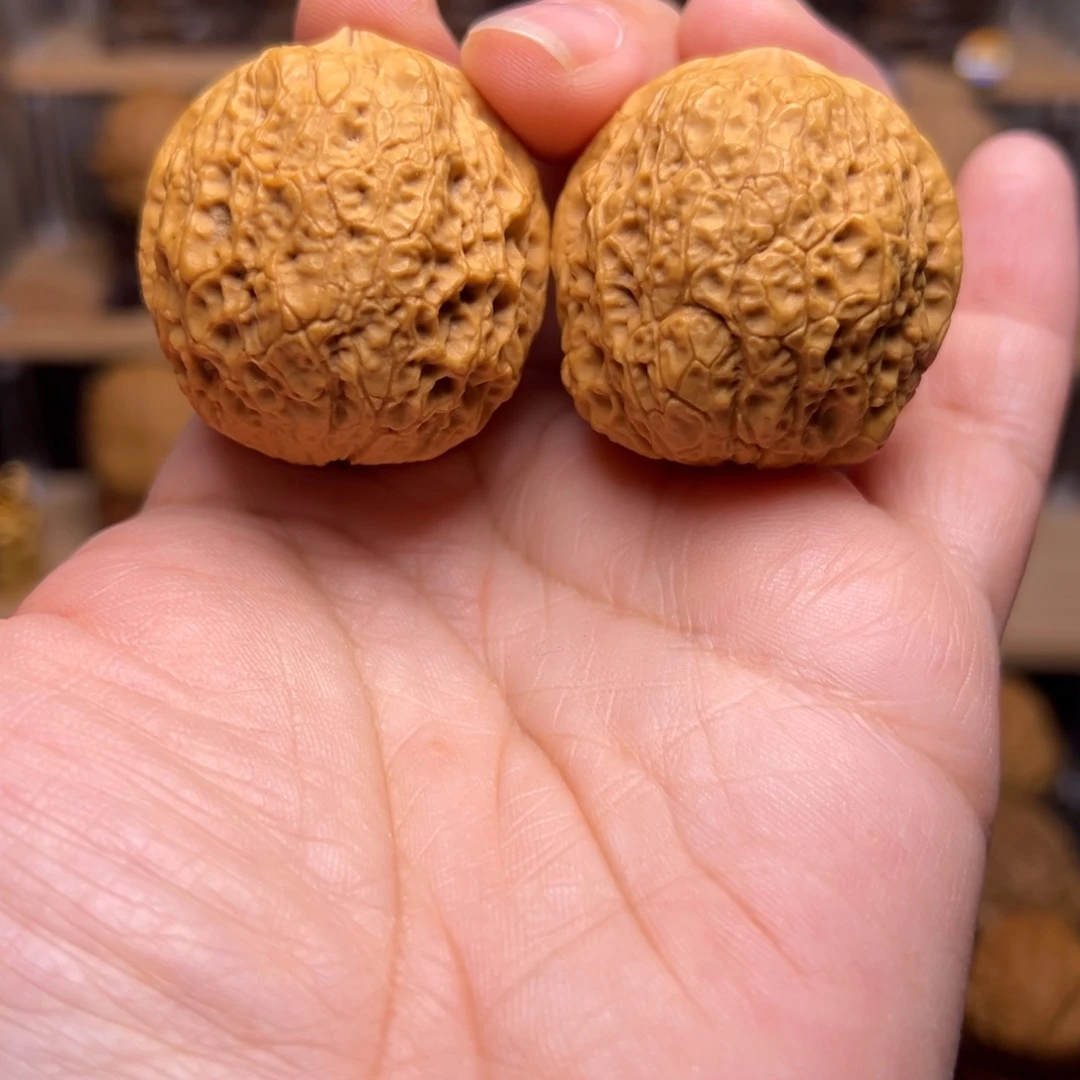 文玩核桃把件12w虎头元宝39尺