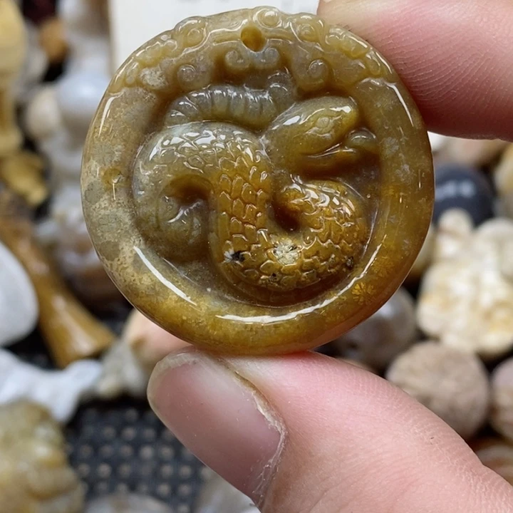 颈饰未镶嵌硅化珊瑚（珊瑚玉）有瑕 小