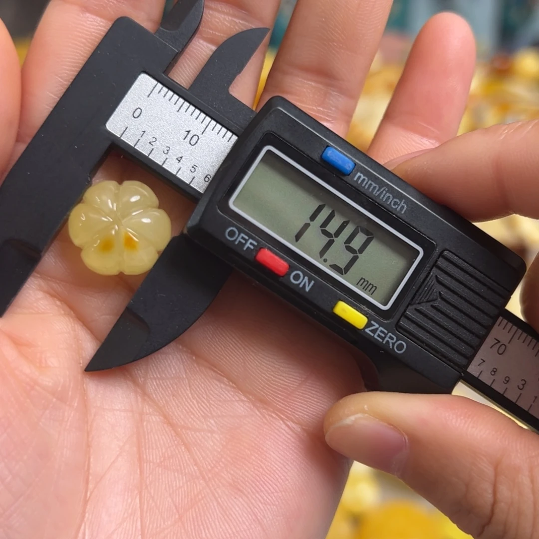 蜜蜡未镶嵌裸石微瑕