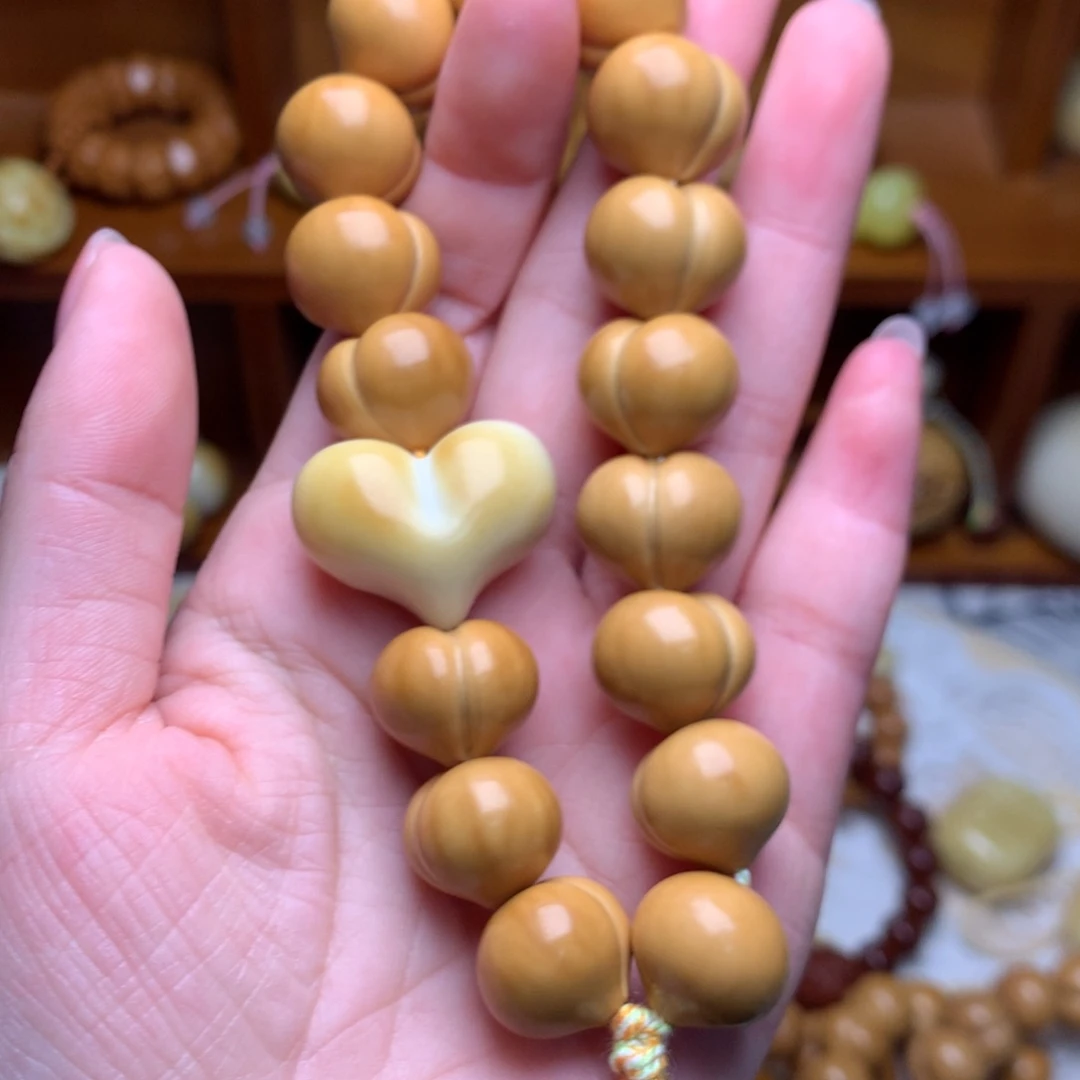 吊坠猴头核桃15高定屁桃手持白爱心