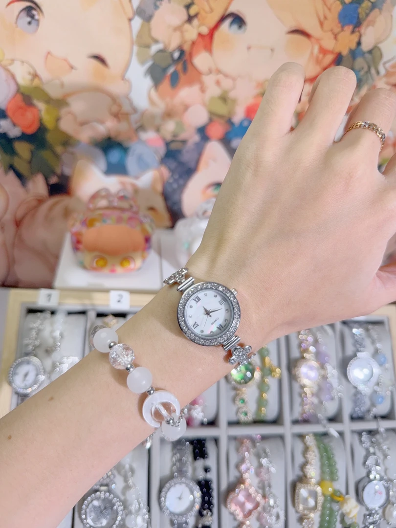 花环半镯四叶草女士腕表赠送精美手链