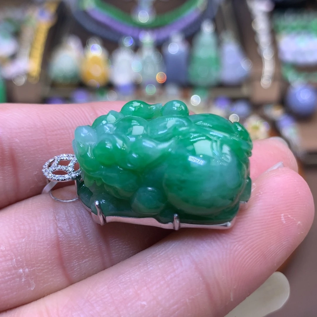 翡翠18K金镶嵌颈饰