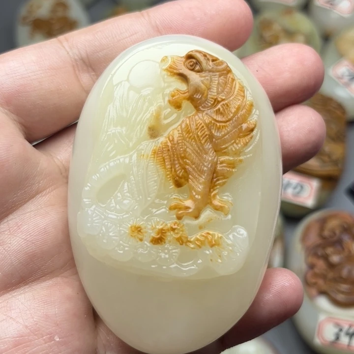 方解石虎手把件1