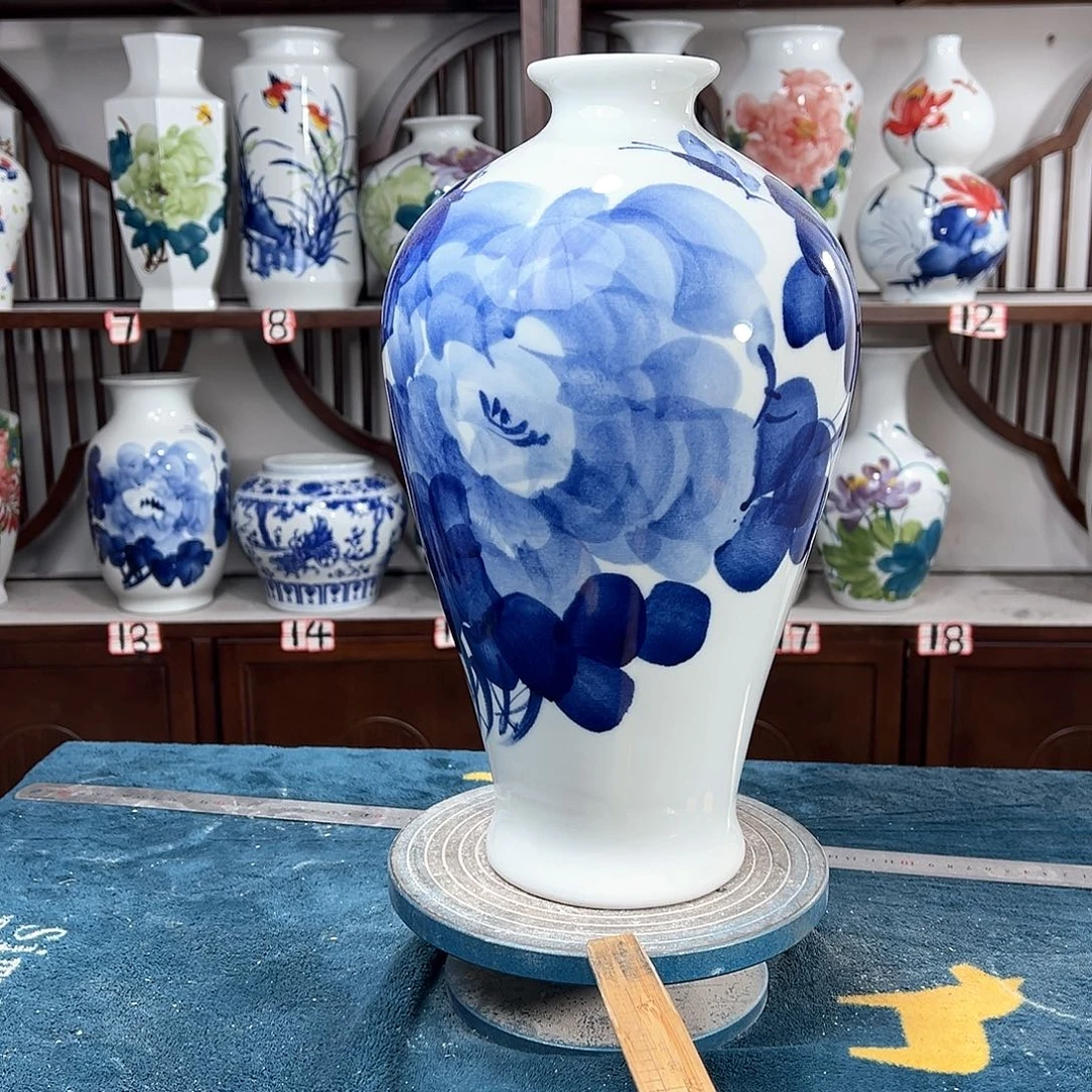 摆件景德镇陶瓷梅青牡