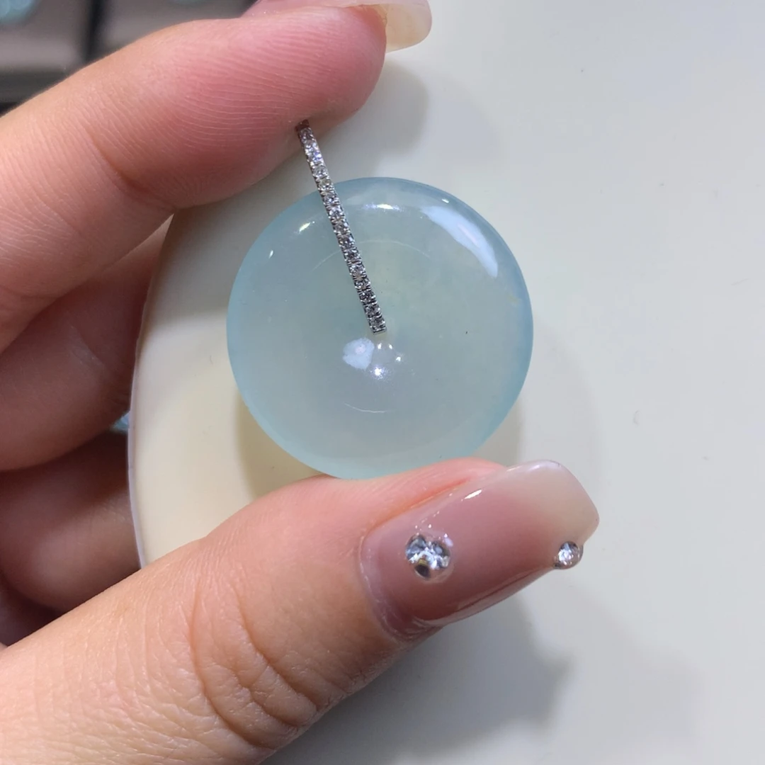 翡翠18K金镶嵌颈饰平安扣