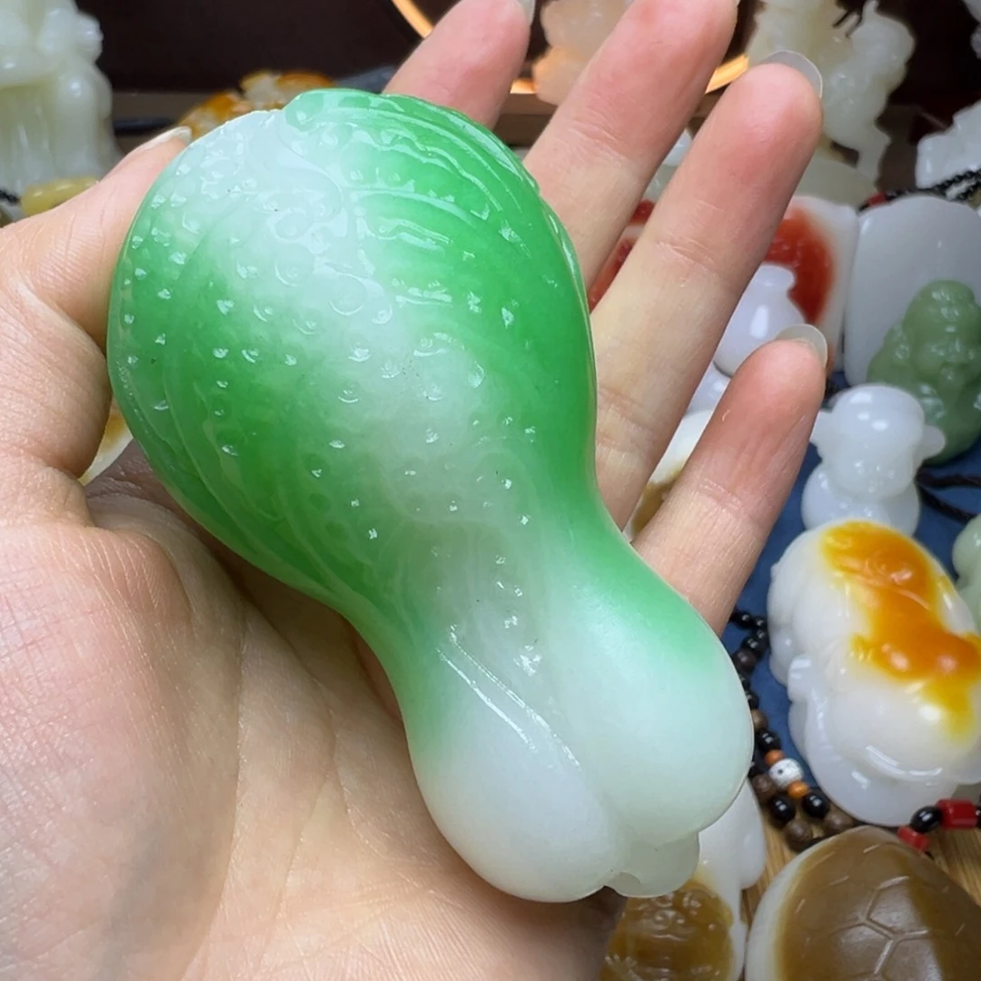 石材手工雕刻带翠色白菜
