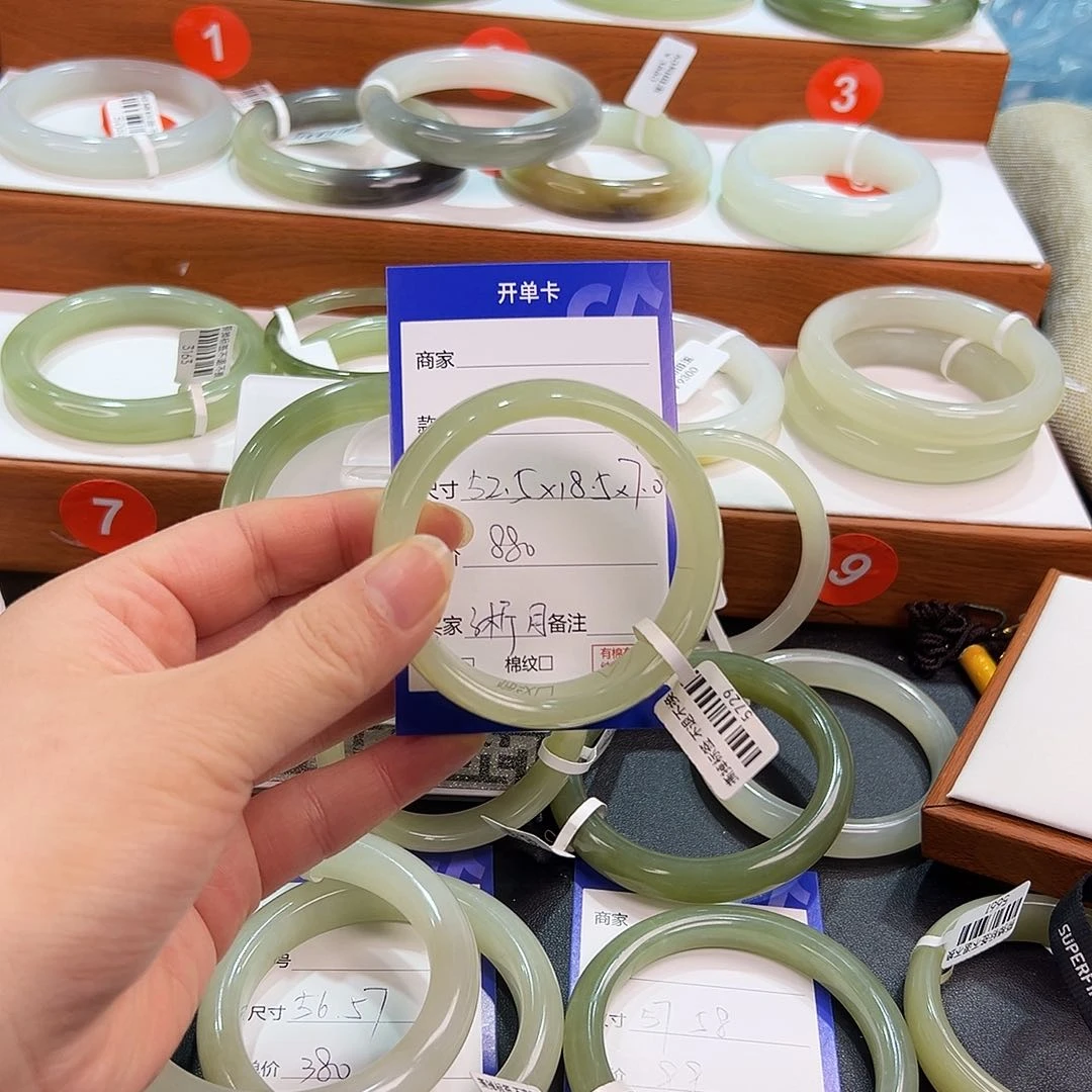 未镶嵌手镯和田玉淅*