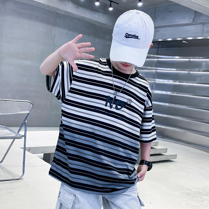 男童夏装短袖T恤2025新款中大童韩版条纹潮T儿童夏季帅气宽松上衣