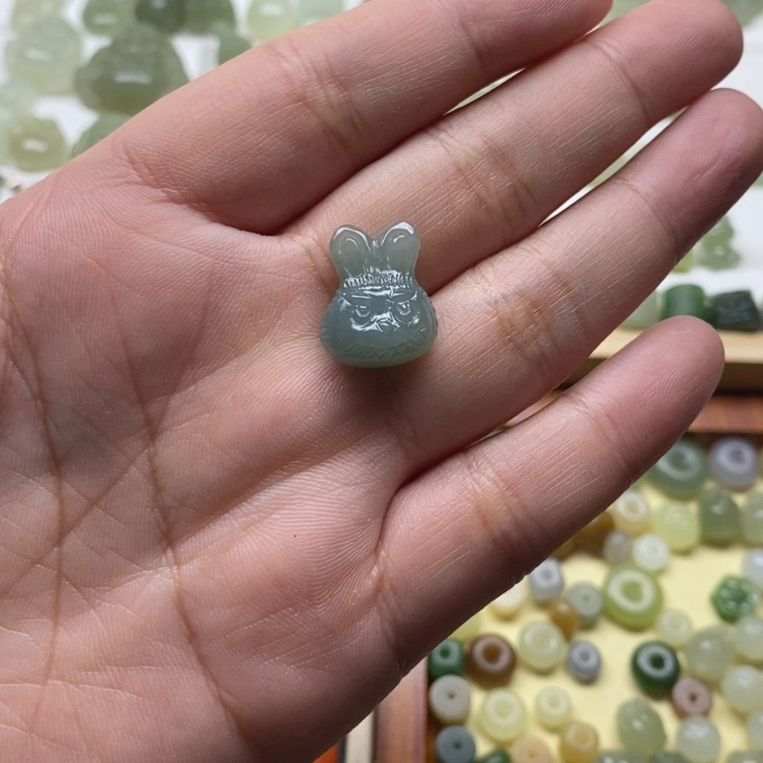 和田玉未镶嵌颈饰喵***猫