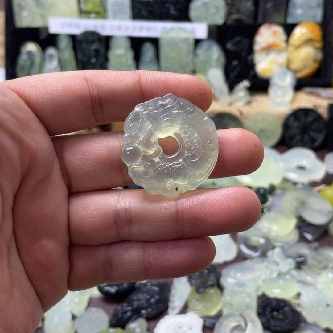 蛇纹石玉颈饰未镶嵌