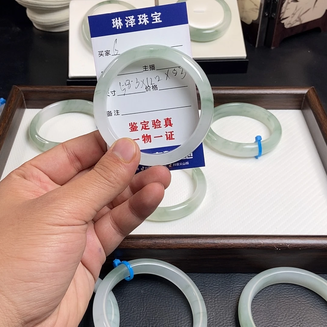 @***年石英质玉未镶嵌手镯6